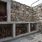 Дом отдыха Casa Do Simao, Acores - Now With Hot Tub! Нордешти